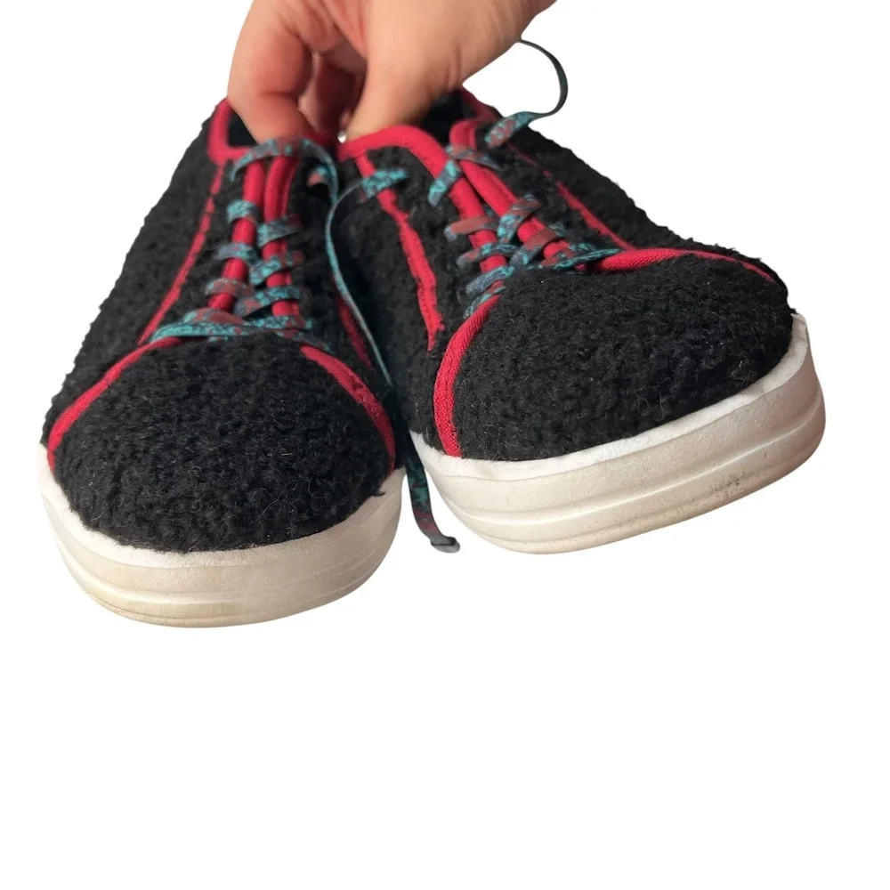 Hey Dude Karina Sherpa Womens 9 Moonless Sangria Casual Travel Cozy Shoes